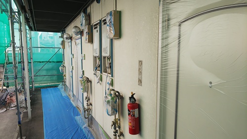 川口市T様邸　塗装工事の養生作業　現場にて。