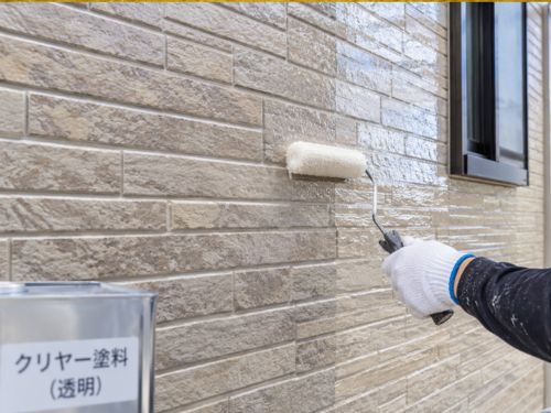 川口市の外壁塗装｜外壁の模様を残せる？クリヤー塗装と色付き塗装の違い